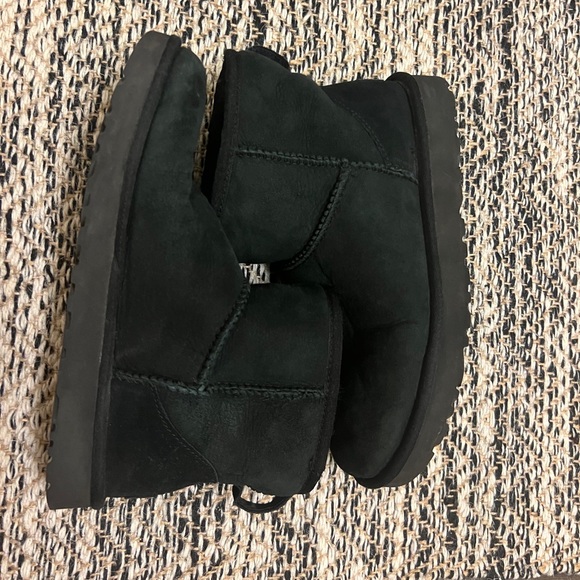 Black Classic Ugg Mini 2 - Picture 3 of 4